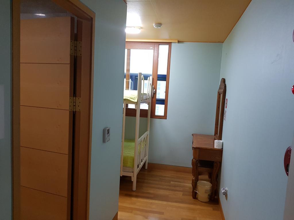 Hostel Lyndon Чеджудо Номер фото